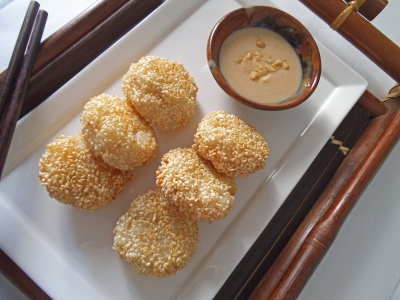 Sticky Rice Cakes with Banana and Sesame Seeds