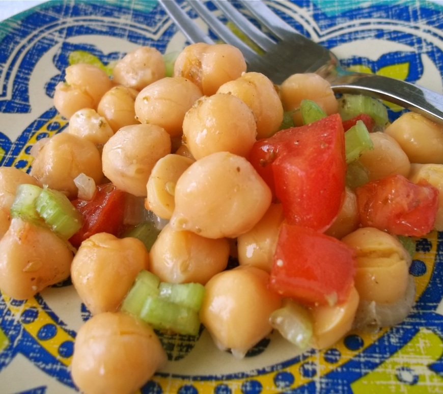 7-Minute Chickpea Salad with Shallots and Za'atar | Swirls and Spice